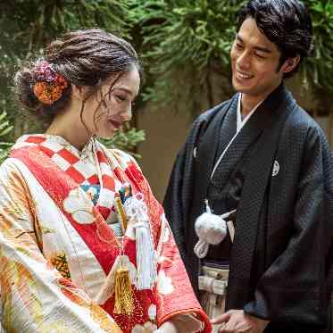 ホテルモントレ京都 中庭では和装でのショットも映える。