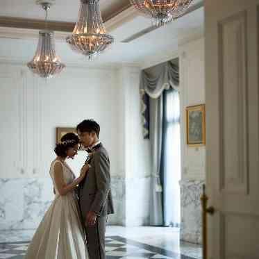 ホテルモントレ京都 ゲスト専用ラウンジは新郎新婦のフォトスポットとしても人気。