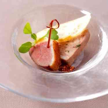 ホテルモントレ京都 ~祝縁の一口前菜~ 鴨胸肉のタタキと田舎風パテの取り合わせ