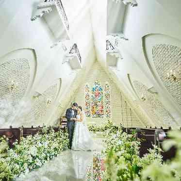 マリエルコートインターパーク インターパークでは唯一の3面ステンドグラスが彩るチャペル