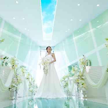 POPCORN KOBE (ポップコーン神戸) ウェディングドレスが映える色合いの式場で一生一度の思い出を演出できる