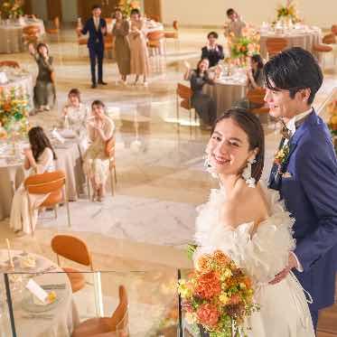 ベルヴィ武蔵野 階段からゲストと写真撮影