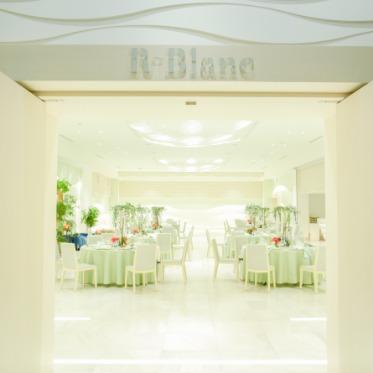 ベルヴィ武蔵野 扉の奥には明るく開放感溢れる空間が広がる…