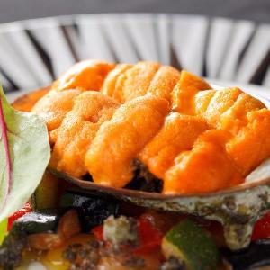 ベルヴィ武蔵野 活鮑のステーキ 雲丹風味 黒オリーブのソース