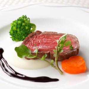 ベルヴィ武蔵野 牛フィレ肉のロースト じゃがいものピューレと赤ワインソース