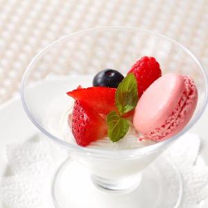 フロマージュブランのムース 季節のフルーツ添え