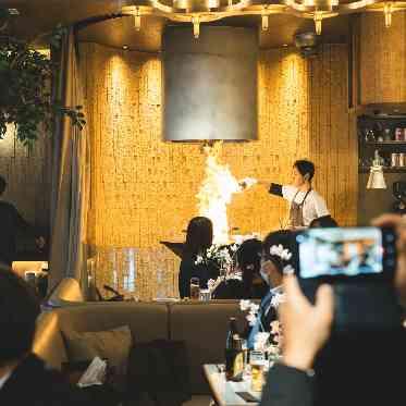 オフィアにゲストもくぎ付け