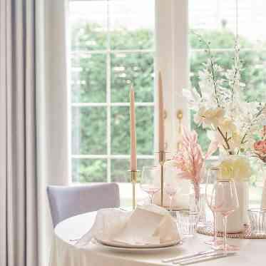 パークサイドハウス大阪 優しい白基調の会場はおふたり色に染めることができる