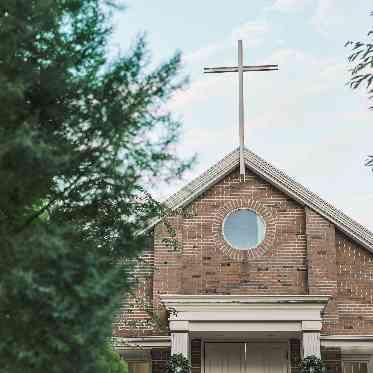 パークサイドハウス大阪 梅田に佇むレンガ調の独立チャペル