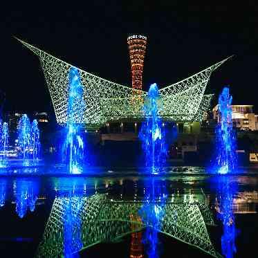 OCEAN PLACE オーシャンプレイスの目の前に広がる噴水が夜の景色を彩ります