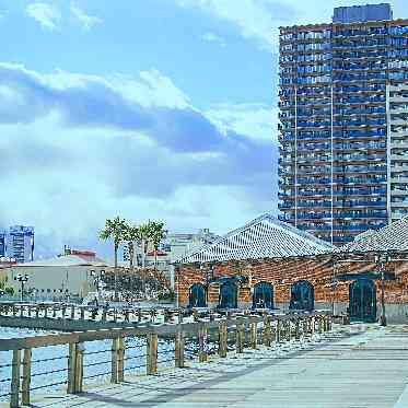 OCEAN PLACE ハーバーエリアを代表するモザイク。神戸の前撮りはたくさんスポットがあります。