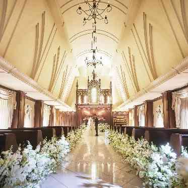 名古屋観光ホテル 天井高9M、独立型のチャペル「広小路伏見 礼拝堂」は最大100名まで収容可能