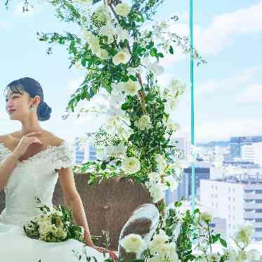 名古屋観光ホテル 窓からの陽射しが眩い挙式会場
少人数での人前式にお勧め♪