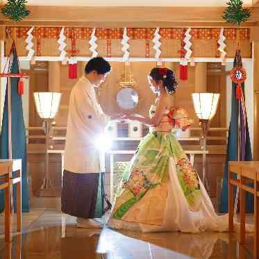 特殊な着付技術により、着物がドレスに!