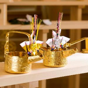 名古屋観光ホテル 親族盃の儀では、ご両家の繁栄と健康を祈り、ご親族様同士でお神酒をいただきます。