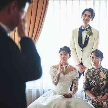 当日は挙式の前にご家族へ晴れ姿のお披露目