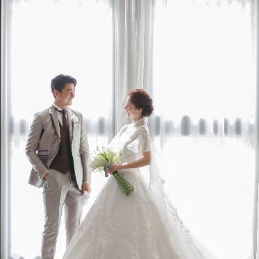 名古屋観光ホテル 礼拝堂入り口前では自然光たっぷりのお写真がお撮りできます♪