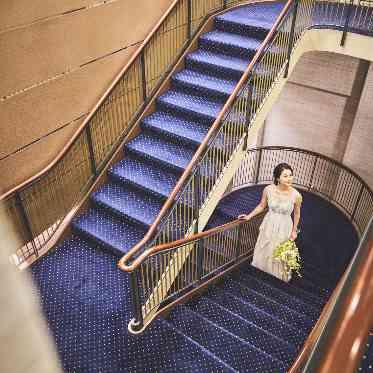 螺旋階段で非日常的な1枚を