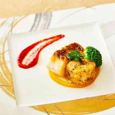 名古屋観光ホテル 真鯛のロティーと帆立貝のローズマリー仕立て