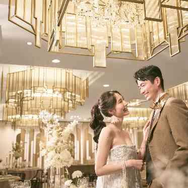 ベルヴィ大宮サンパレス/GLANZ 巨大なシャンデリアがゴージャス感を引き立たせる