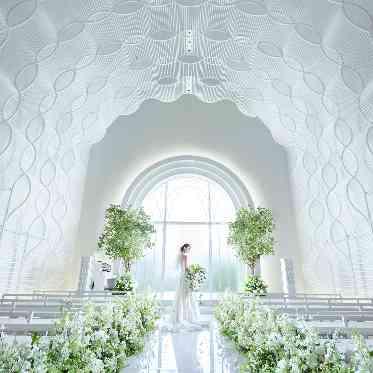 HILLTOP THE SQUARE(ヒルトップザスクエア) 待望のリニューアル!チャペル全体が新郎新婦を光とヴェールに包み込む。