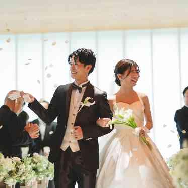 The Opera(オペラ) 大切な皆様の笑顔とフラワーシャワーに包まれて至福の門出のときを迎えられます。