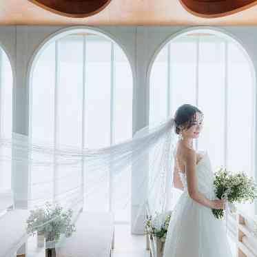 The Opera(オペラ) 美しい曲線が描く印象的なデザインはシンプルながらもやわらかなシーンを演出。