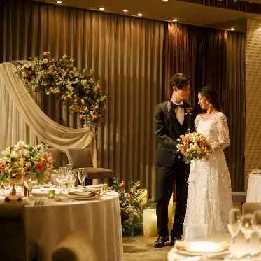 The Opera(オペラ) シャンデリアとキャンドルの煌めきに心を奪われる上質空間。