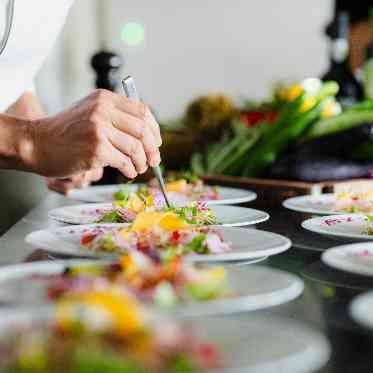 The Opera(オペラ) 会場内に併設した圧巻のオープンキッチンはオペラの見どころ!