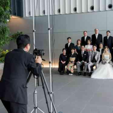 The Opera(オペラ) 集合写真を広いスペースで撮ることができる外ロビーは先輩カップルにも好評の空間