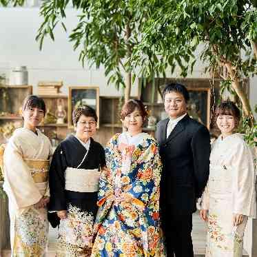 The Opera(オペラ) 吹き抜けの広いロビーで家族写真を撮影することもできるおしゃれスポット