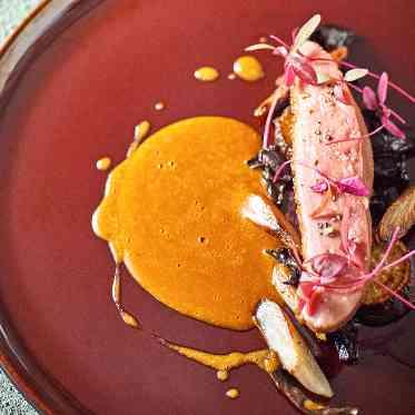 The Opera(オペラ) フランスで修行したシェフの料理は、盛り付け一つ一つに拘りを感じることができる