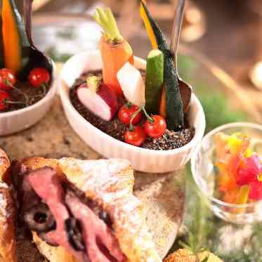 The Opera(オペラ) 新鮮な野菜やフレンチサンドウィッチなどのアフタヌーンメニューでビュッフェに