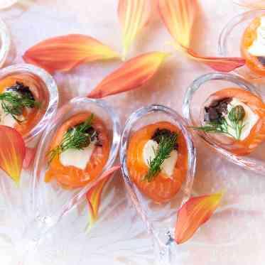 The Opera(オペラ) シャンパン片手にウェルカムフードを愉しむピンチョスビュッフェ