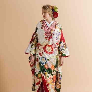 The Opera(オペラ) さまざまな色調の美しさが祝宴に華やぎを添える一着