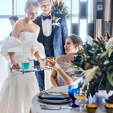 ラグナスイート新横浜 ホテル&ウエディング ゲストとお食事と会話を楽しんで