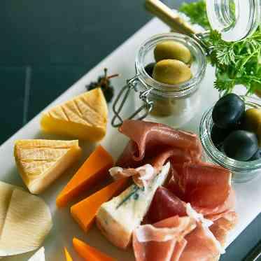 ラグナスイート新横浜　ホテル＆ウエディング お酒に合うおつまみなども用意し、大人なパーティを