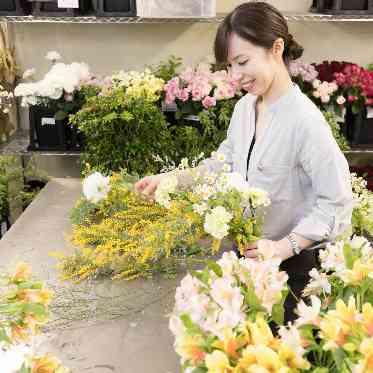 ラグナスイート新横浜 ホテル&ウエディング お花のアトリエが併設されているので、鮮度が高く質も高いお花が用意できる