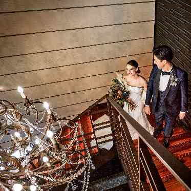 ラグナスイート新横浜 ホテル&ウエディング 高級感のあるブラウンが印象的なエントランス