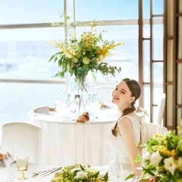 ラグナスイート新横浜 ホテル&ウエディング 当日は利便性も考え新横浜をセレクト、前撮りはみなとみらいロケーションフォトも人気