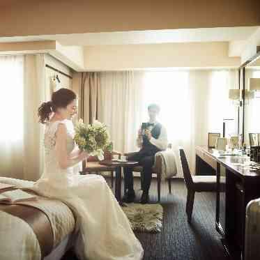 ラグナスイート新横浜 ホテル&ウエディング 特別に客室をブライズルームとして使用できるので広い空間自由に過ごせるのは嬉しい