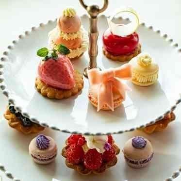 ラグナスイート新横浜 ホテル&ウエディング 「ワンテーブルビュッフェ」で席を立たずに美味しいスイーツを楽しんで頂けます