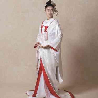 ラグナスイート新横浜 ホテル&ウエディング 白無垢は神聖な気持ちで挙式を迎えられる