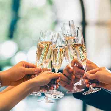 アニヴェルセル 表参道 シャンパンで乾杯