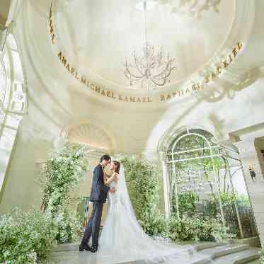 星ヶ丘迎賓館 アートグレイスクラブ 窓から差し込む光が二人の姿をより美しく輝かせる