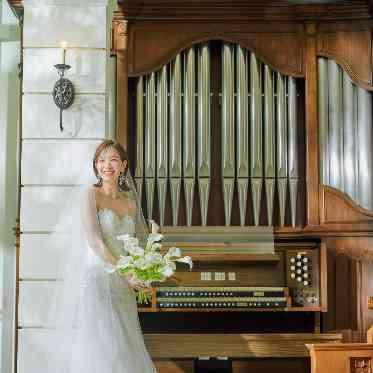 星ヶ丘迎賓館 アートグレイスクラブ パイプオルガンとバイオリンの音色がチャペル内に美しく響く。