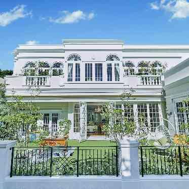 星ヶ丘迎賓館 アートグレイスクラブ 広々した貸切ガーデン