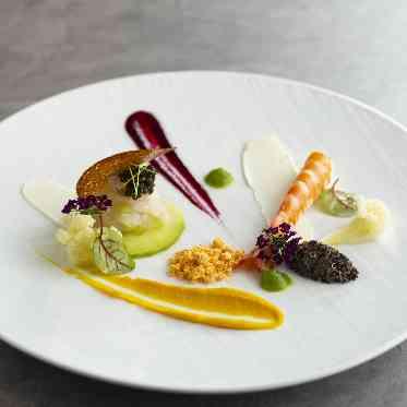 星ヶ丘迎賓館 アートグレイスクラブ 彩りも考えられた一皿が提供される