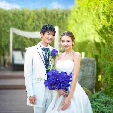 ウェディングホール ラ・ボア・ラクテ ガーデンでの幸せなツーショット