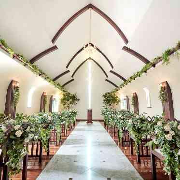 Rouge Blanc(ルージュ:ブラン) ●BRASSグループ 優しい自然の光が包むアンティークなチャペル。アットホームな挙式が叶います。